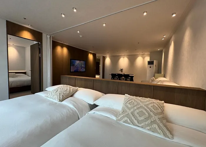 Maison 9 - Hongdae *